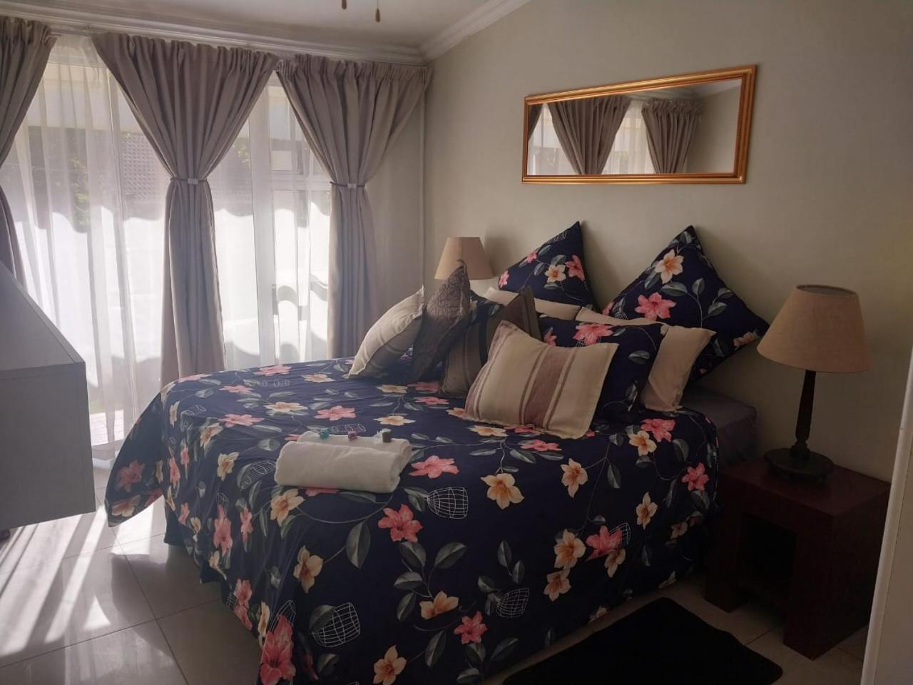 The Giraffe Room At Frederick'S Place พริทอเรีย ภายนอก รูปภาพ